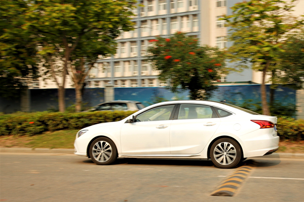 睿骋CC长测（9）：因为底盘比较高级，所以成为编辑部的“香饽饽”