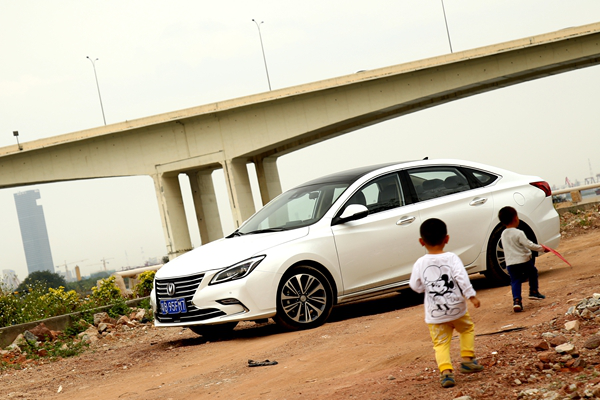 睿骋CC长测（9）：因为底盘比较高级，所以成为编辑部的“香饽饽”