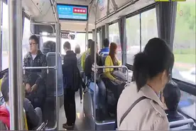 奉浦快线运营一周有余 记者全程体验：固定乘客首次搭乘各占一半视频封面