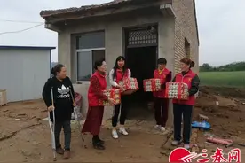全城伸援手帮“残疾准妈”卖鸡蛋图片