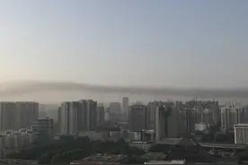 郑州今晨现"黑云压顶"，污染天气要来了吗？图片
