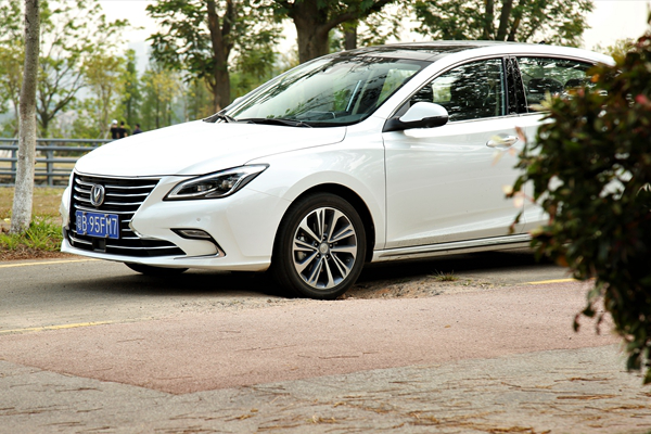 睿骋CC长测（9）：因为底盘比较高级，所以成为编辑部的“香饽饽”