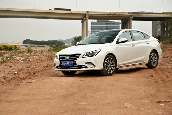 睿骋CC长测（9）：因为底盘比较高级，所以成为编辑部的“香饽饽”