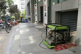 郑州高新区一园区停电11天 多家企业租发电机办公图片