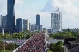 奥地利中国留学生参加2018年维也纳城市马拉松赛图片