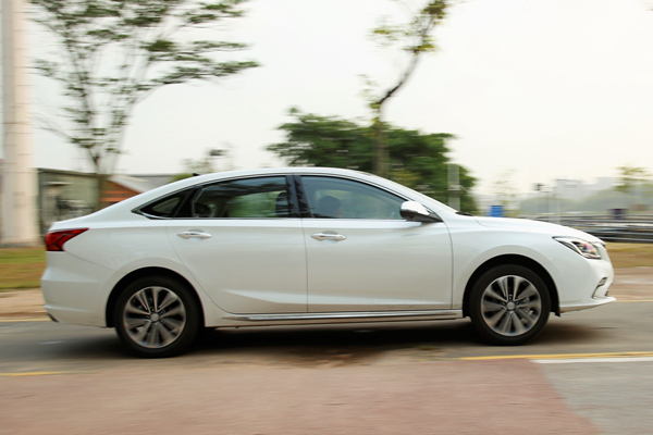 睿骋CC长测（9）：因为底盘比较高级，所以成为编辑部的“香饽饽”