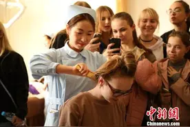 外国留学生在黑河体验中医药文化之旅(图)图片