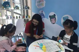 动漫节上，娃哈哈玩抖音还造了个“可爱次元空间”图片