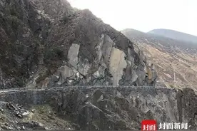 “天路”生死时速:孕妇大出血 警车10分钟送医图片