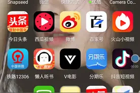 一个小程序，帮助头条创作者如何检测标题是否会被推荐，请看视频