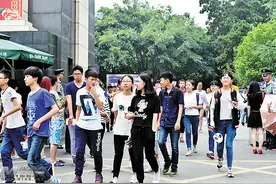 绵阳3.8万余名考生昨日参加中考图片