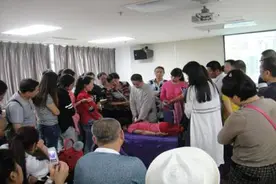 调兵山市铁能公司企业文化中心举办原始点医学公益讲座图片