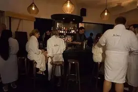 伦敦那家全裸餐厅终于开业！于是他们派了俩记者过去体验了一下...设易网1153期图片