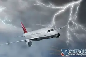 电闪雷鸣！高空飞行的飞机装避雷针有用么图片