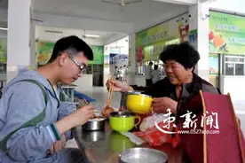 中考序幕拉开 宿迁4万余学子轻松赴考图片