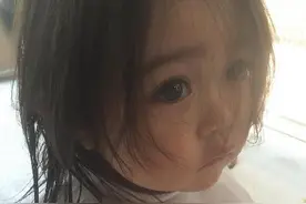日本超萌小萝莉剪发掉眼泪照火了！图片