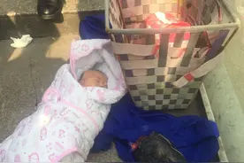 小十字天桥上惊现初生婴儿，留字“张拉拉之子”，看得大家好心酸图片