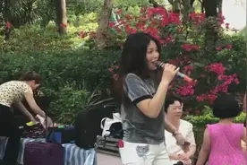 自称唱歌不专业，长相也一般！其实真的很好听！