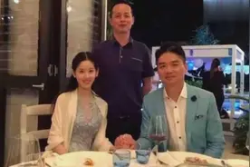 奶茶妹妹父亲背景大到不像话，网友：难怪刘强东要娶她！视频封面
