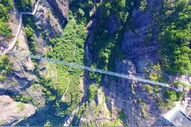 玩的就是心跳！武汉全媒体挑战全国首座高空玻璃桥，吓呆了！图片