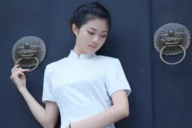 穿白色长裙的女人图片