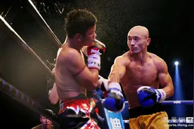 退役特种兵对抗地下拳王，一招KO！图片