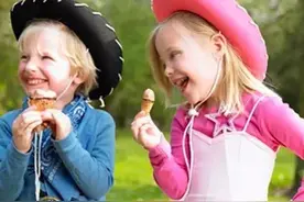 男孩连吃3根冰棍竟致大出血，夏季宝宝到底能不能吃冰淇淋？图片