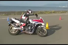一档就破百的“CB1300SB”摩托车，低速很难骑，小伙没帅过1分钟视频封面