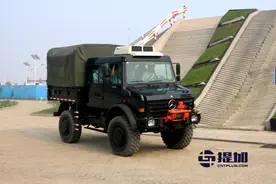 当之无愧的越野之王  奔驰乌尼莫克U5000越野实拍图片