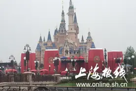 上海迪士尼开幕庆典突遇暴雨恶劣天气  红毯及音乐会均已取消图片