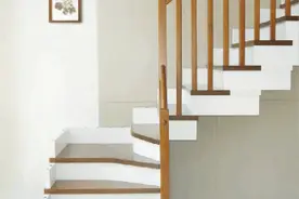 提醒孕晚期的你，爬楼梯要小心！图片