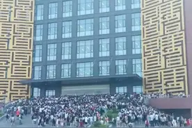 盘点那些年没空调的宿舍，我们是如何坚强活下来的。图片