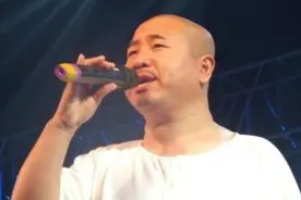 牛人模仿赵本山、刘能等人唱《自由飞翔》，搞笑指数五颗星图片