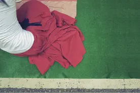 看到儿子给女朋友洗内裤我气得哇哇大哭图片