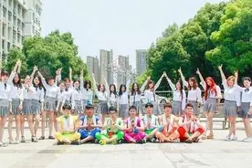 搞笑精选：哥哥，我只是让你帮我打开！图片