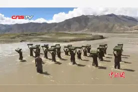 敬佩！负重60斤十公里高原跑 探西藏军区官兵魔鬼训练