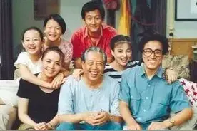 还记得《我爱我家》里的小保姆沈畅么？如今转型做经纪人了图片