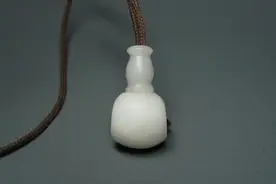 非黑即白的美丽：泥鳅背椰壳配玉佛头图片