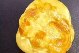 天然琥珀分琥珀原石和琥珀工艺品， 价格相差甚大！图片