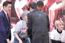 180422 金所属EXO CBX粉丝签名会应援来的世勋视频封面