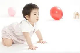 新生儿出现鼻塞，是怎么回事？应该怎样治疗。图片