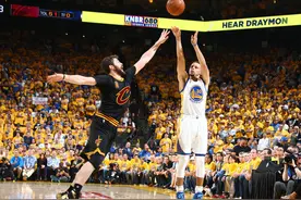 图集：NBA总决赛G5 詹皇背身单打库里狂飙三分图片