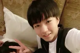 王源中考后被狗咬昏倒，笑称自己太紧张了图片