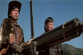 洪金宝开摩托车 钟镇涛使用摇机关枪狂扫，简直就是收割机.视频封面