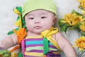 夏季宝宝出汗多 或是消化不良所致图片