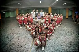 杉木塘有一群小朋友每天放学了不肯回家！真相是...图片