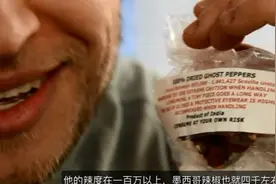 男子挑战世界最辣的辣椒，辣到你飞起来图片