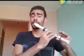 能把笛子吹成这样，小哥也是开了挂了！图片