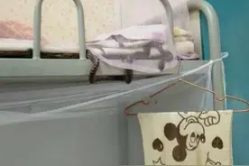 大学男生在宿舍与蛇睡了一夜......图片