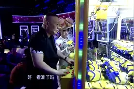 美女教大家抓娃娃技巧，郭德纲现场演示，急的老郭直拍机器！视频封面